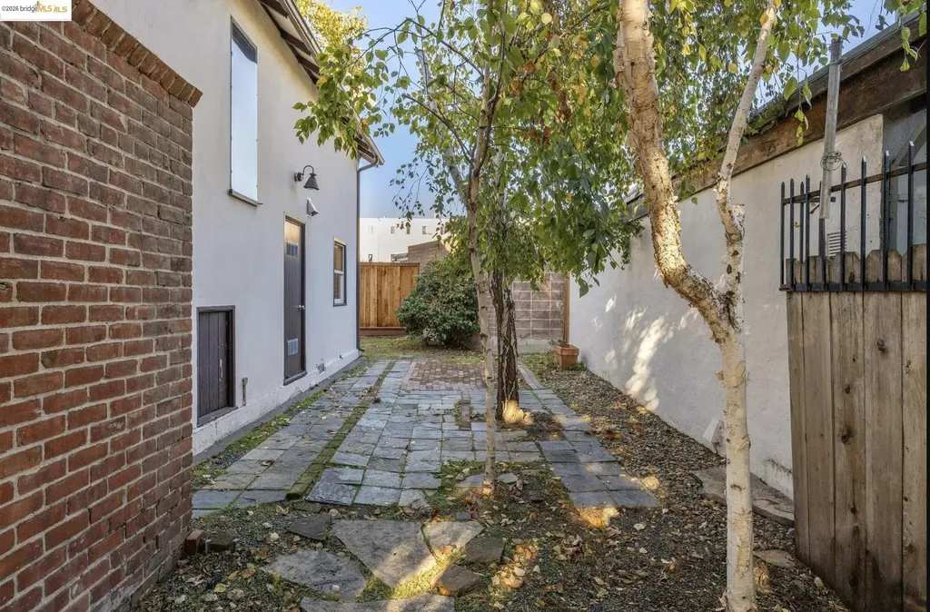 2749 17th Street Oakland CA 94601