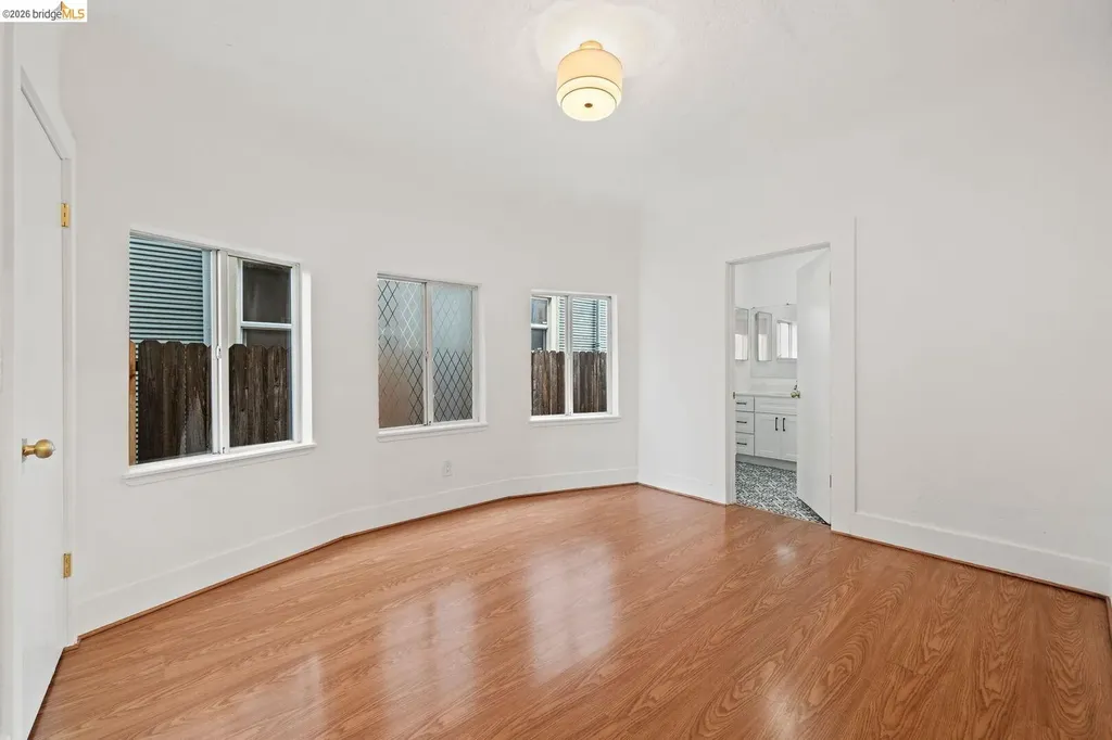 5812 Dover Street Oakland CA 94609