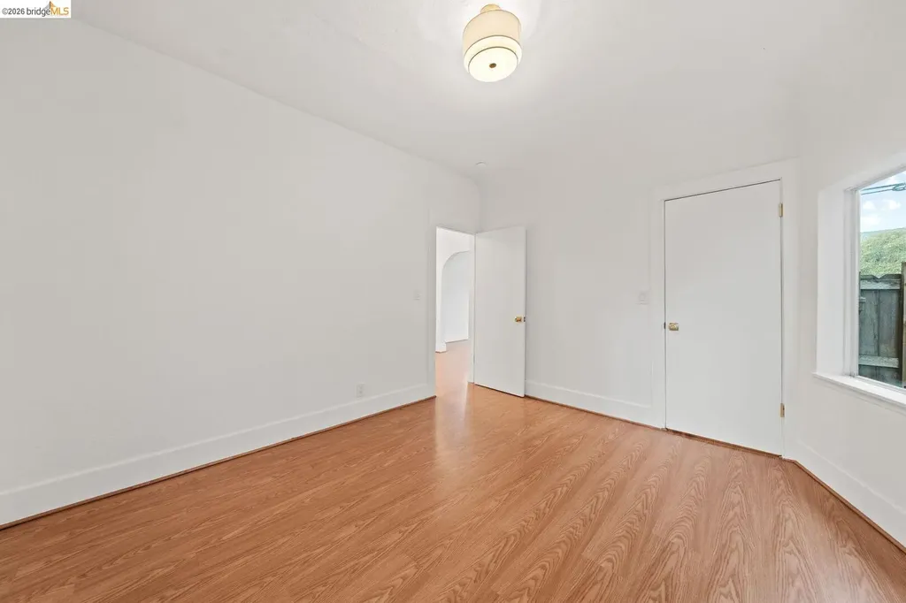 5812 Dover Street Oakland CA 94609