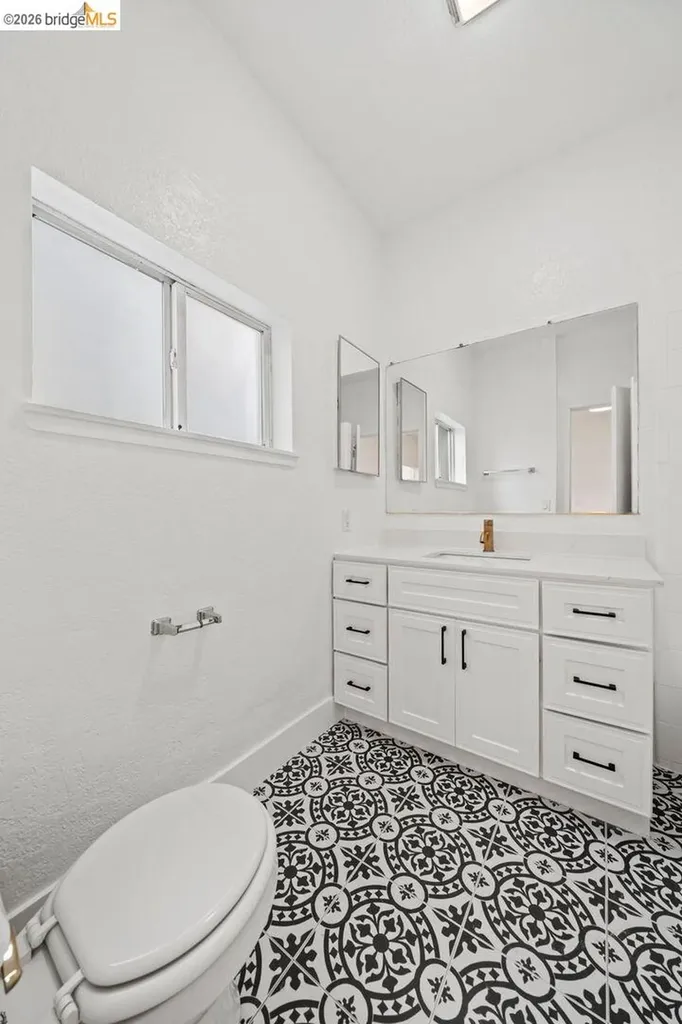 5812 Dover Street Oakland CA 94609