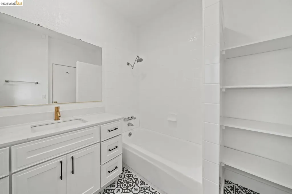 5812 Dover Street Oakland CA 94609