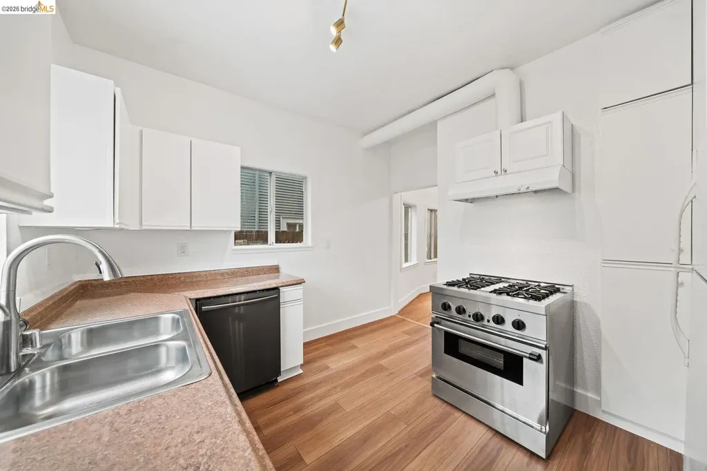 5812 Dover Street Oakland CA 94609