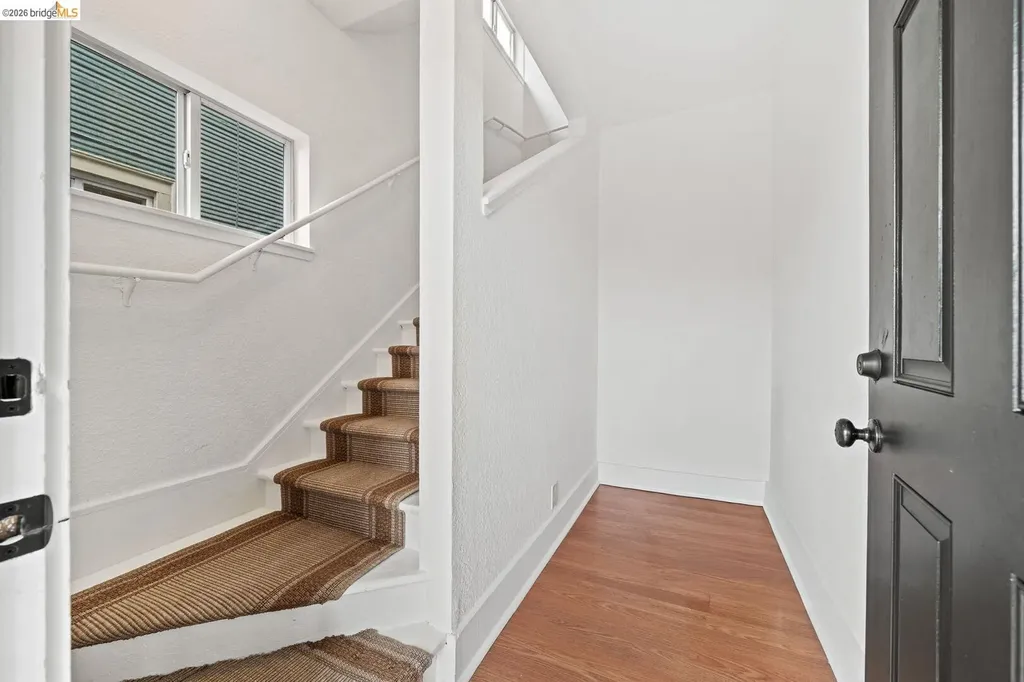 5812 Dover Street Oakland CA 94609