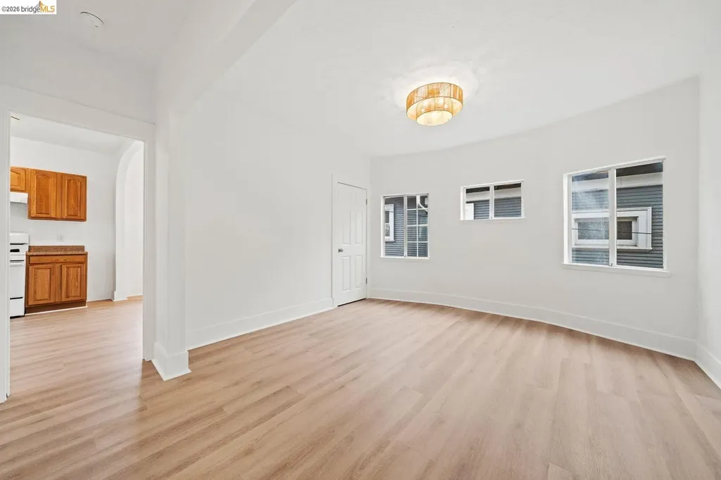 5812 Dover Street Oakland CA 94609