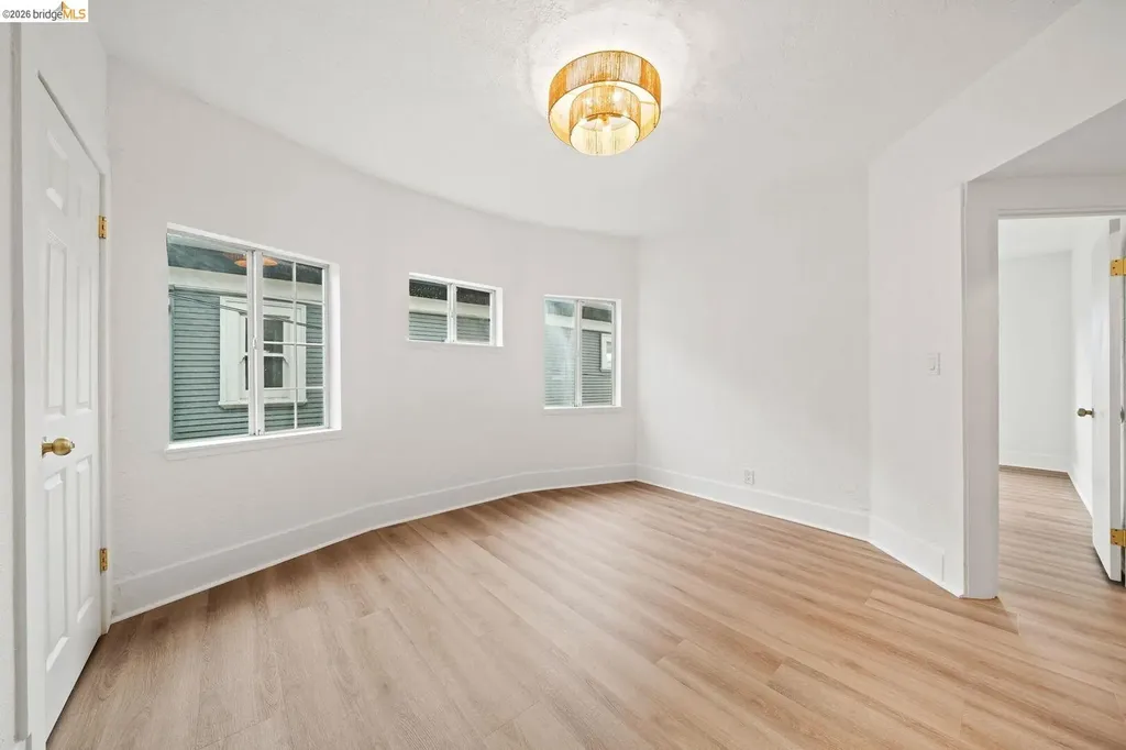 5812 Dover Street Oakland CA 94609