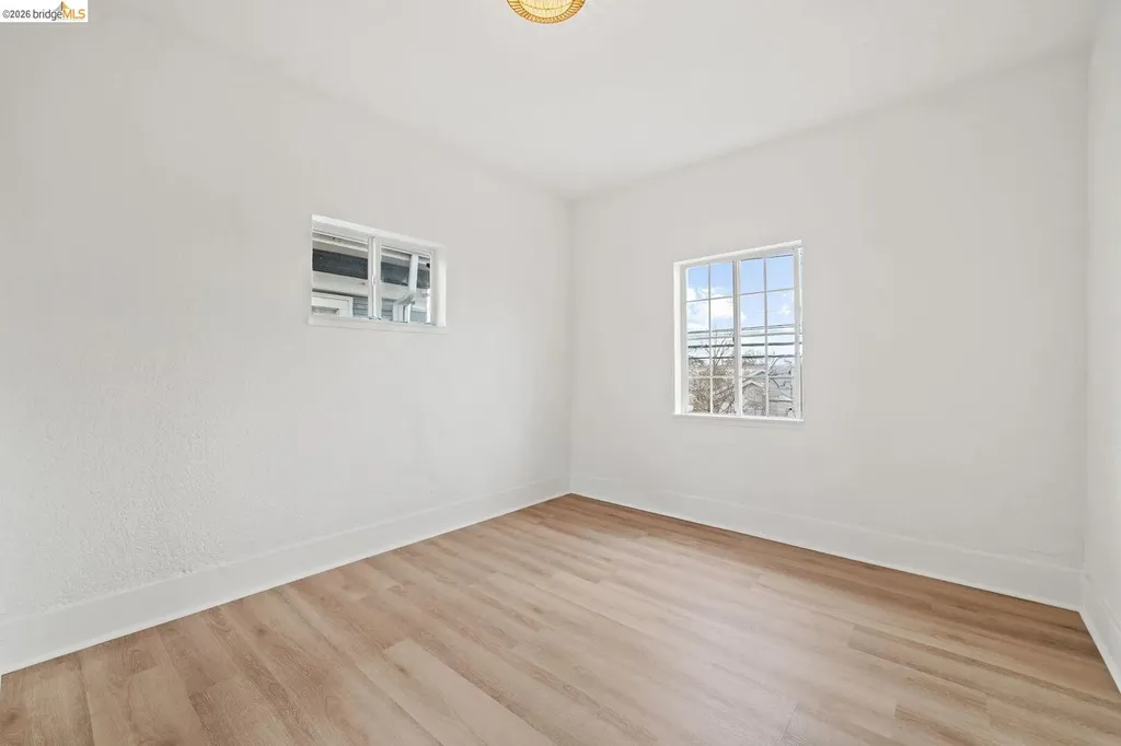 5812 Dover Street Oakland CA 94609