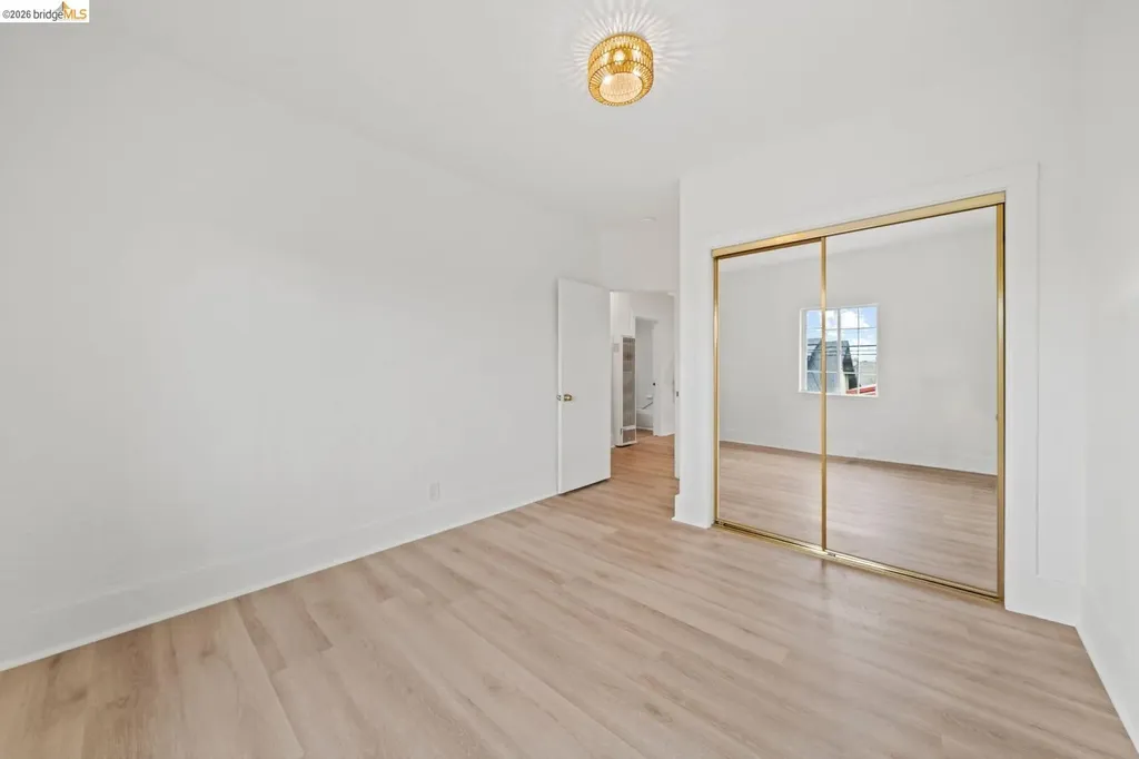 5812 Dover Street Oakland CA 94609