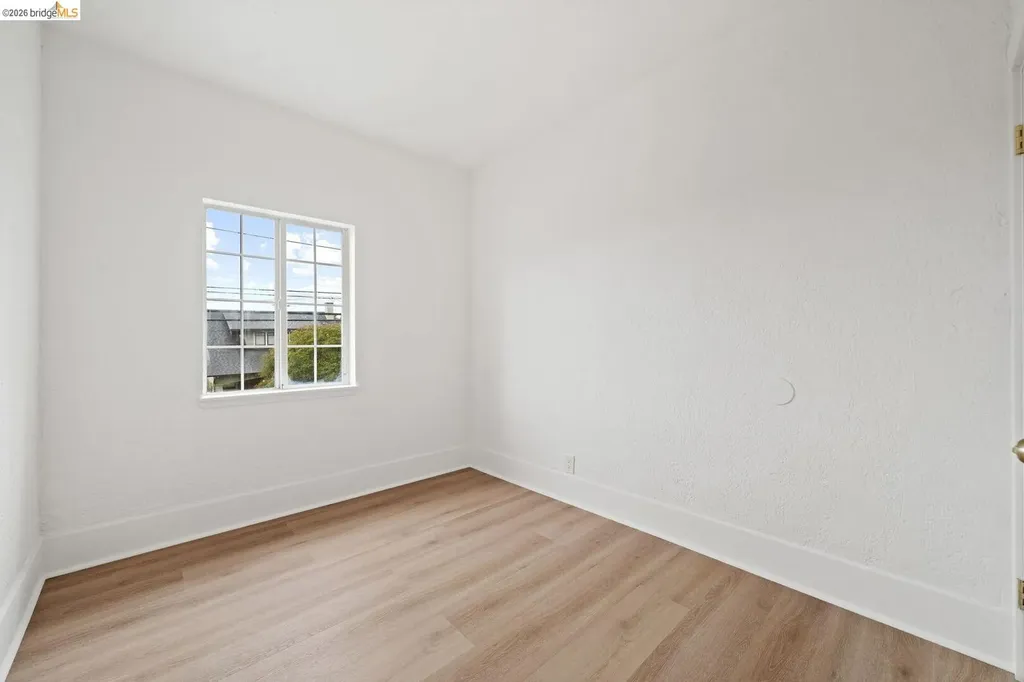 5812 Dover Street Oakland CA 94609