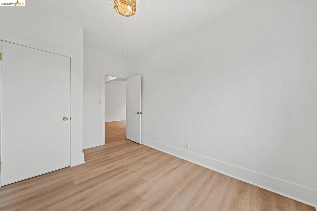 5812 Dover Street Oakland CA 94609