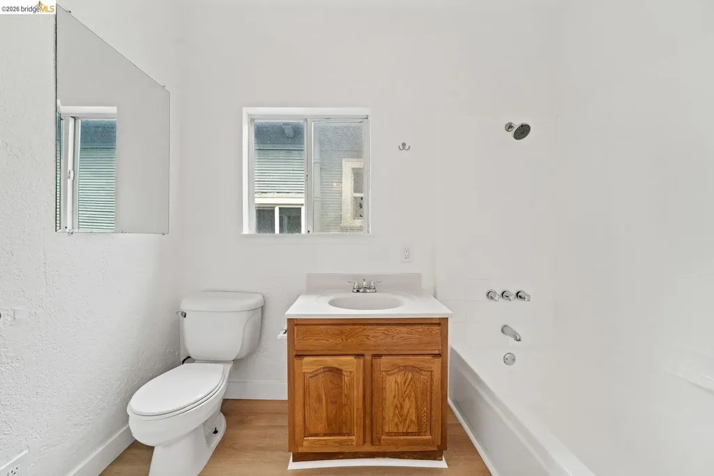 5812 Dover Street Oakland CA 94609