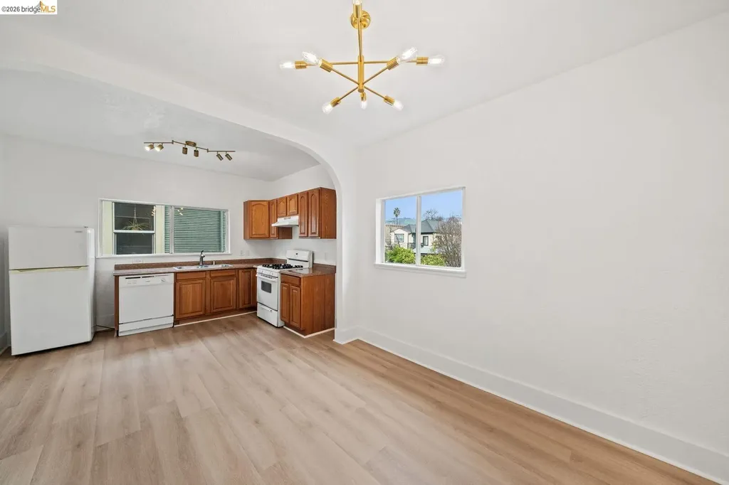 5812 Dover Street Oakland CA 94609
