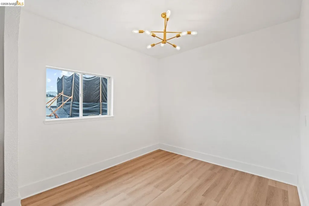 5812 Dover Street Oakland CA 94609