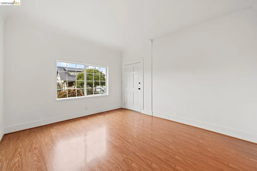5812 Dover Street Oakland CA 94609