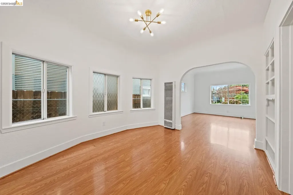 5812 Dover Street Oakland CA 94609