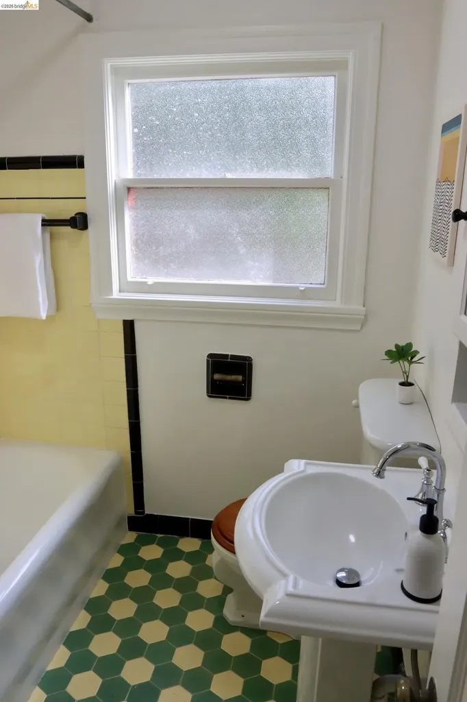 385 Vermont Avenue Berkeley CA 94707