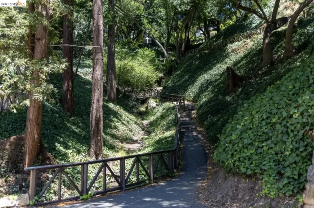 385 Vermont Avenue Berkeley CA 94707