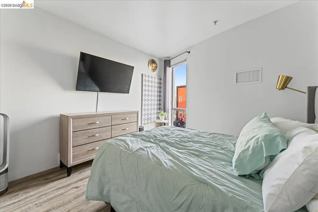 1201 Pine Street Oakland CA 94607