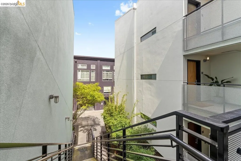 1201 Pine Street Oakland CA 94607