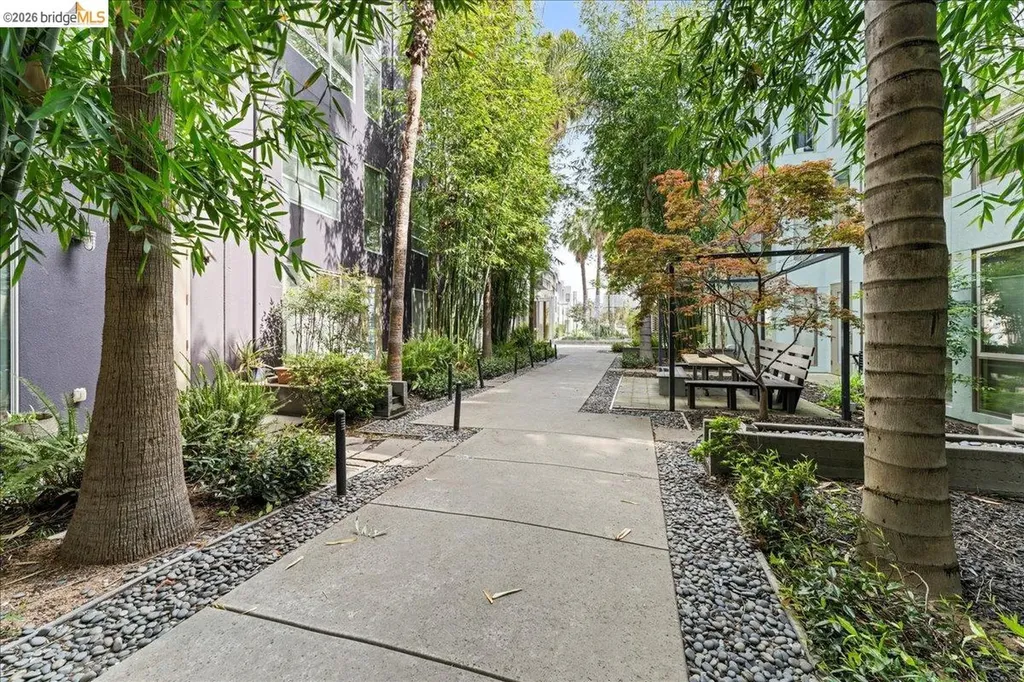 1201 Pine Street Oakland CA 94607