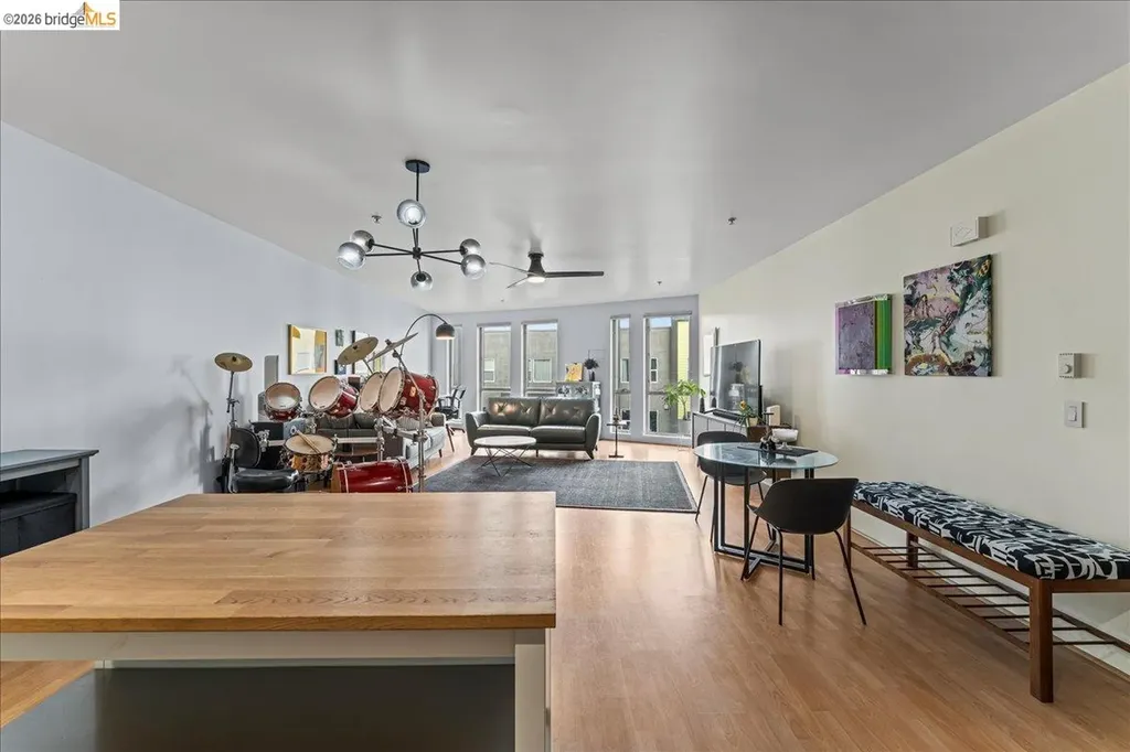 1201 Pine Street Oakland CA 94607
