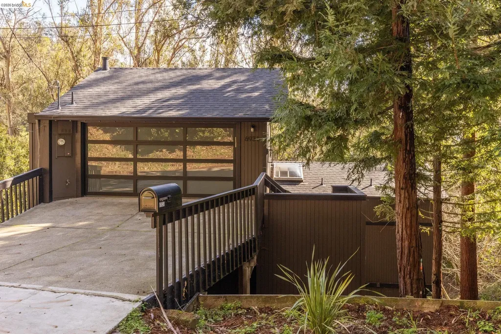 6931 Pinehaven Road Oakland CA 94611