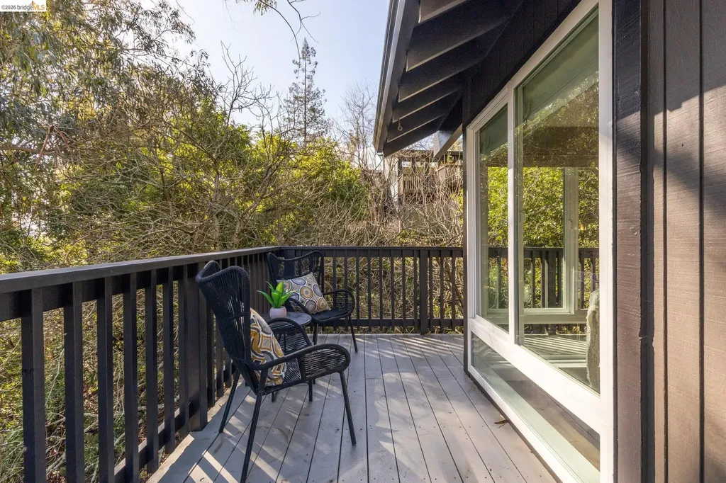 6931 Pinehaven Road Oakland CA 94611