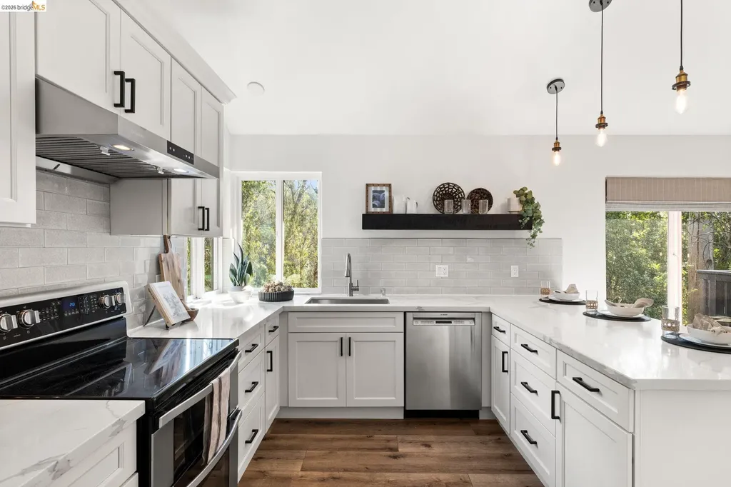 6931 Pinehaven Road Oakland CA 94611