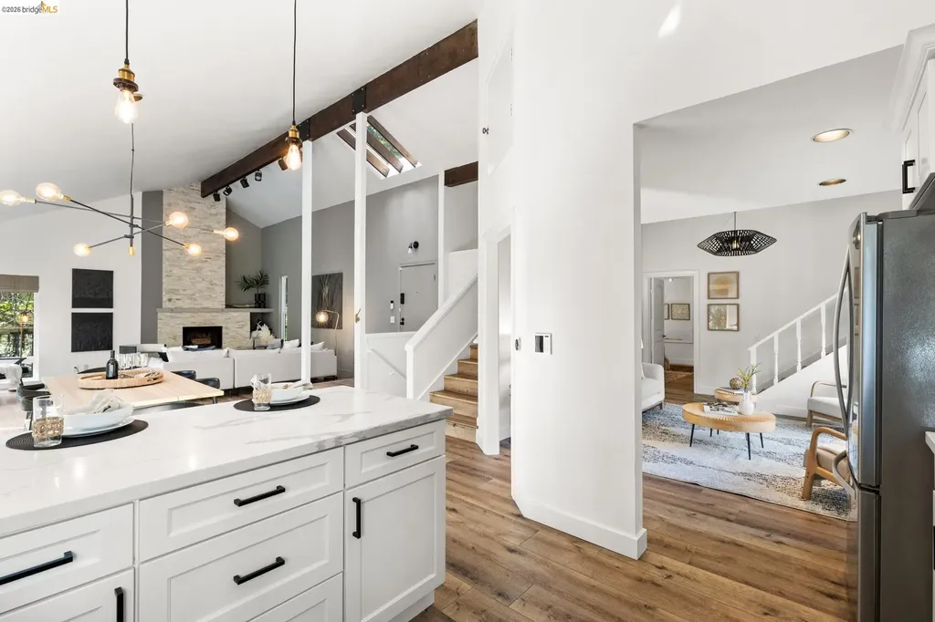 6931 Pinehaven Road Oakland CA 94611