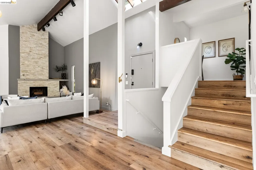 6931 Pinehaven Road Oakland CA 94611