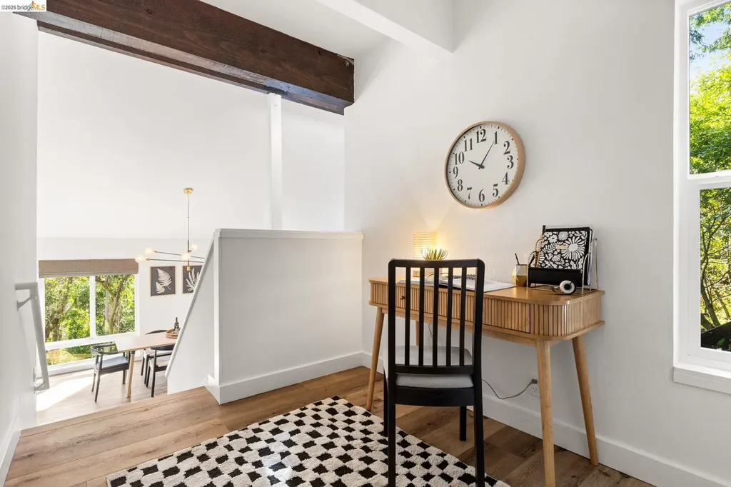 6931 Pinehaven Road Oakland CA 94611