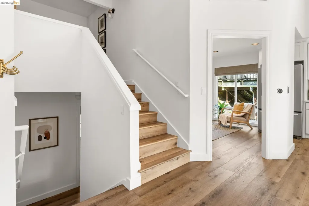 6931 Pinehaven Road Oakland CA 94611