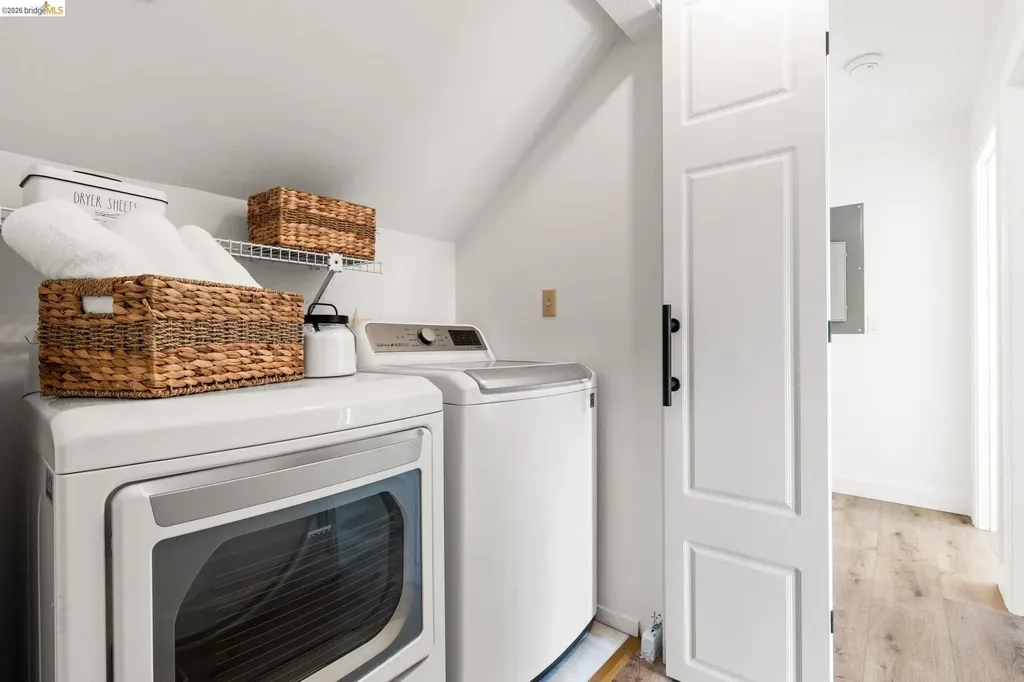 6931 Pinehaven Road Oakland CA 94611