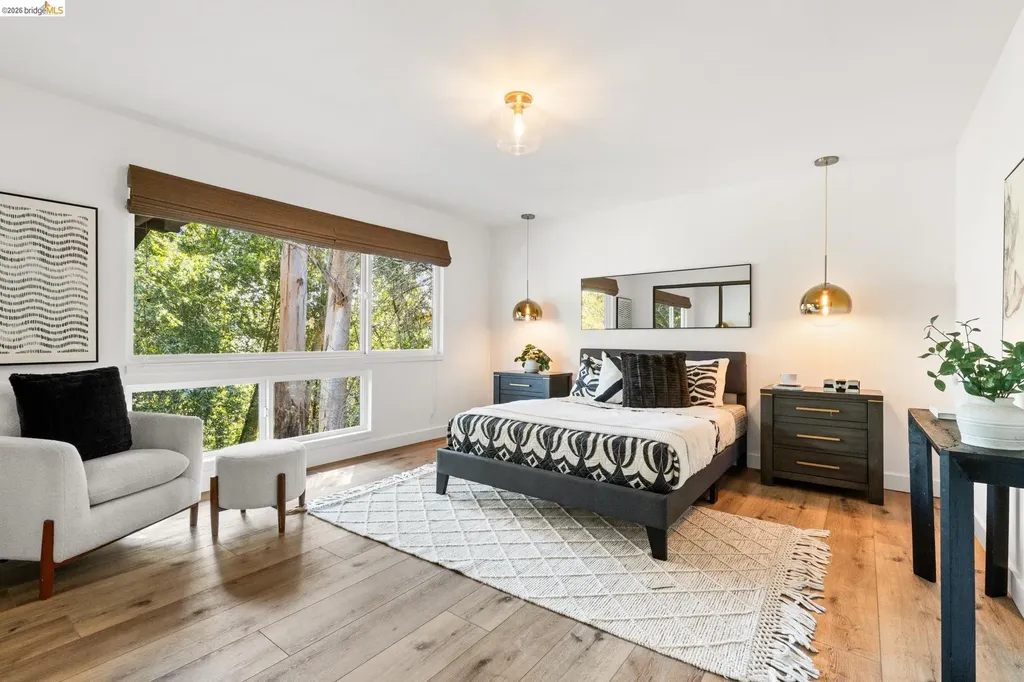 6931 Pinehaven Road Oakland CA 94611