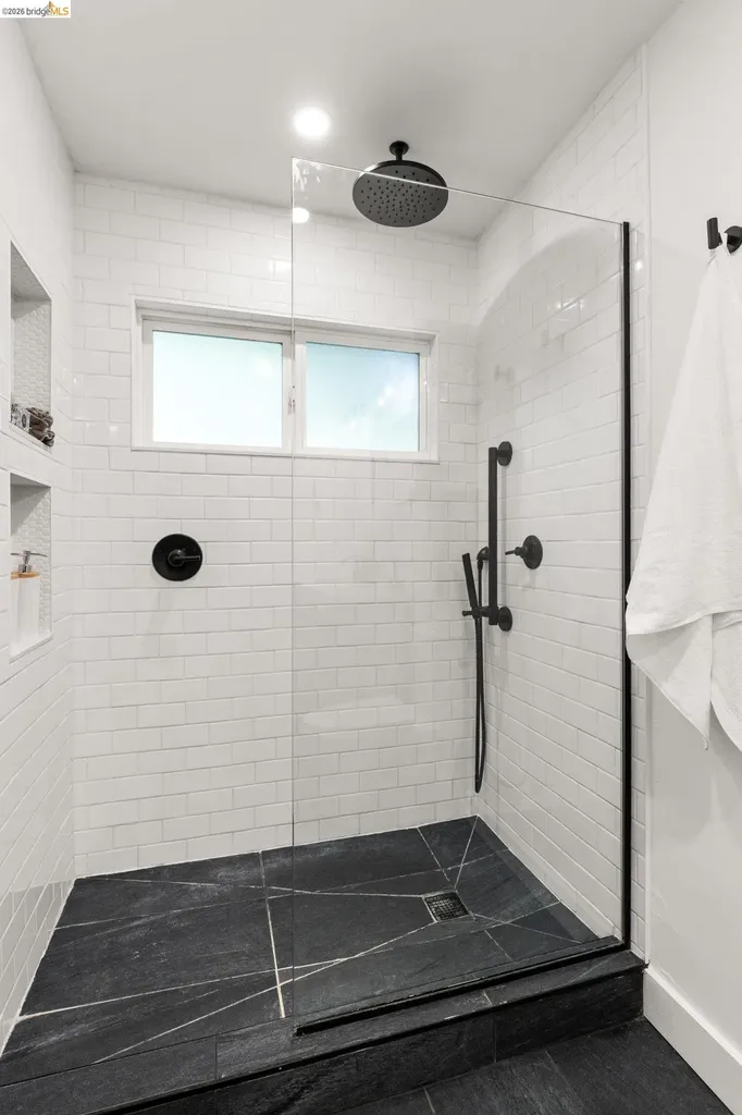 6931 Pinehaven Road Oakland CA 94611