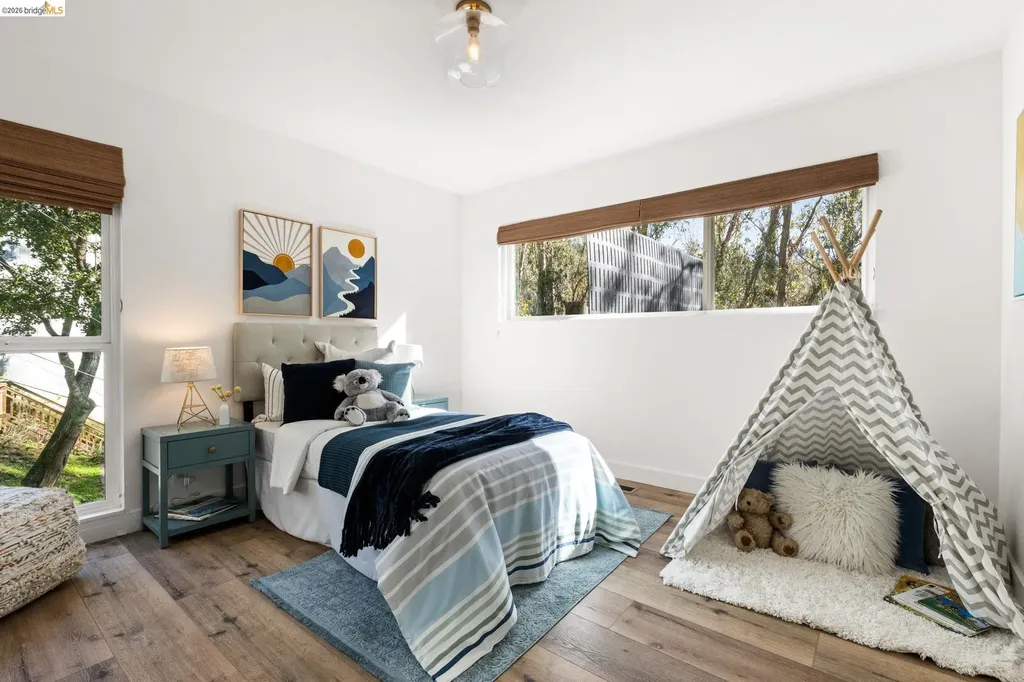 6931 Pinehaven Road Oakland CA 94611