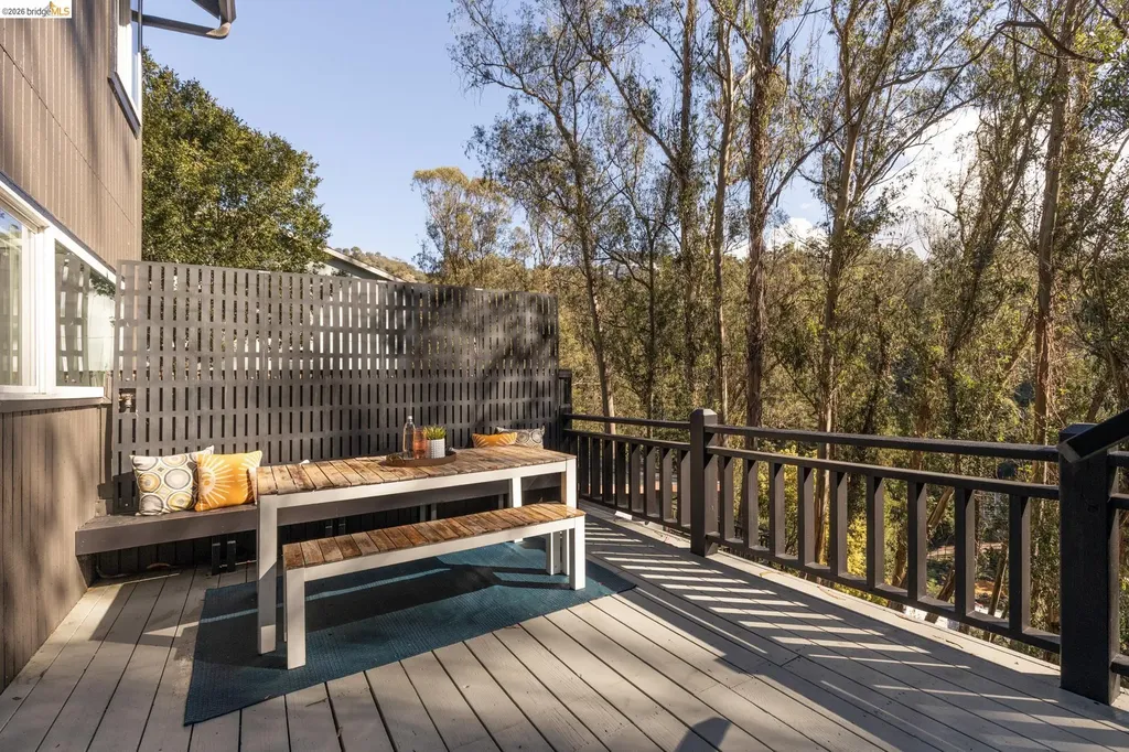 6931 Pinehaven Road Oakland CA 94611