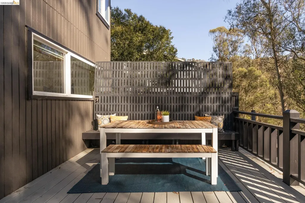 6931 Pinehaven Road Oakland CA 94611