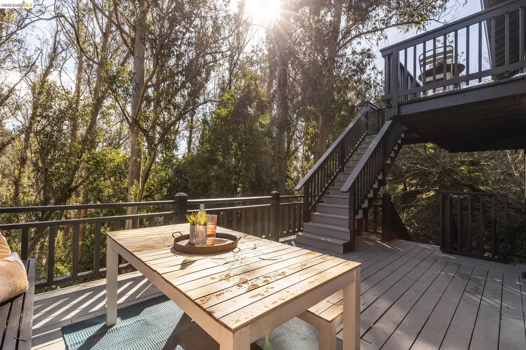 6931 Pinehaven Road Oakland CA 94611