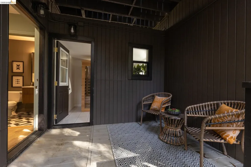 6931 Pinehaven Road Oakland CA 94611