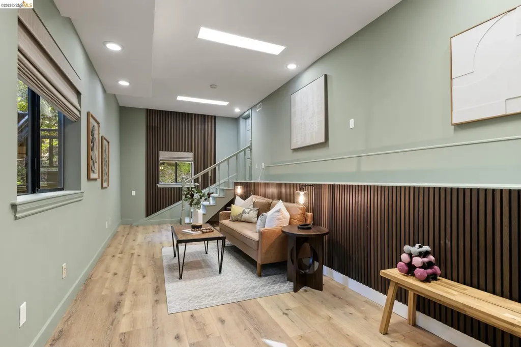 6931 Pinehaven Road Oakland CA 94611