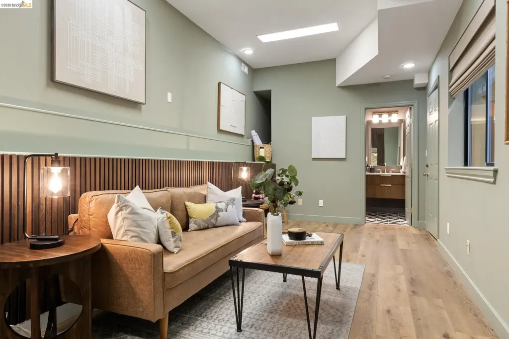 6931 Pinehaven Road Oakland CA 94611