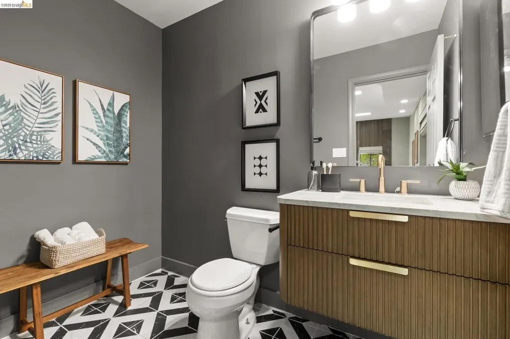 6931 Pinehaven Road Oakland CA 94611