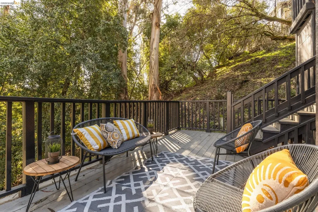 6931 Pinehaven Road Oakland CA 94611