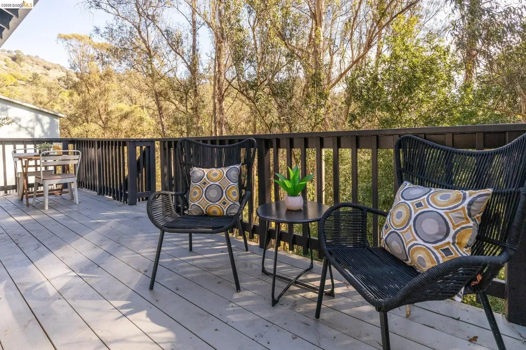 6931 Pinehaven Road Oakland CA 94611