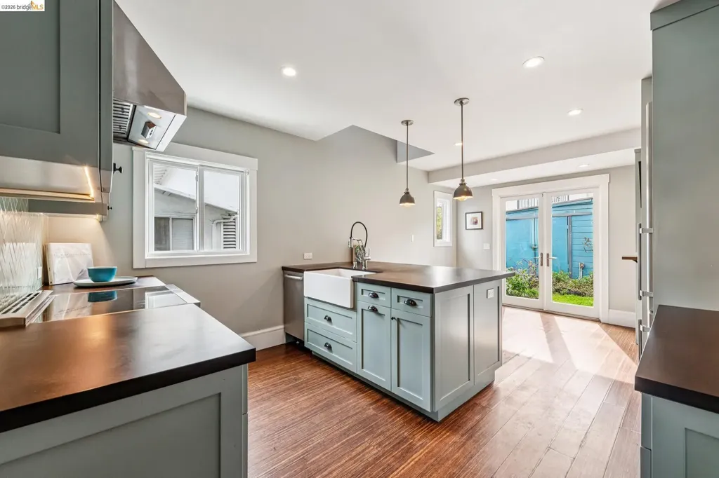 1066 Bayview Avenue Oakland CA 94610
