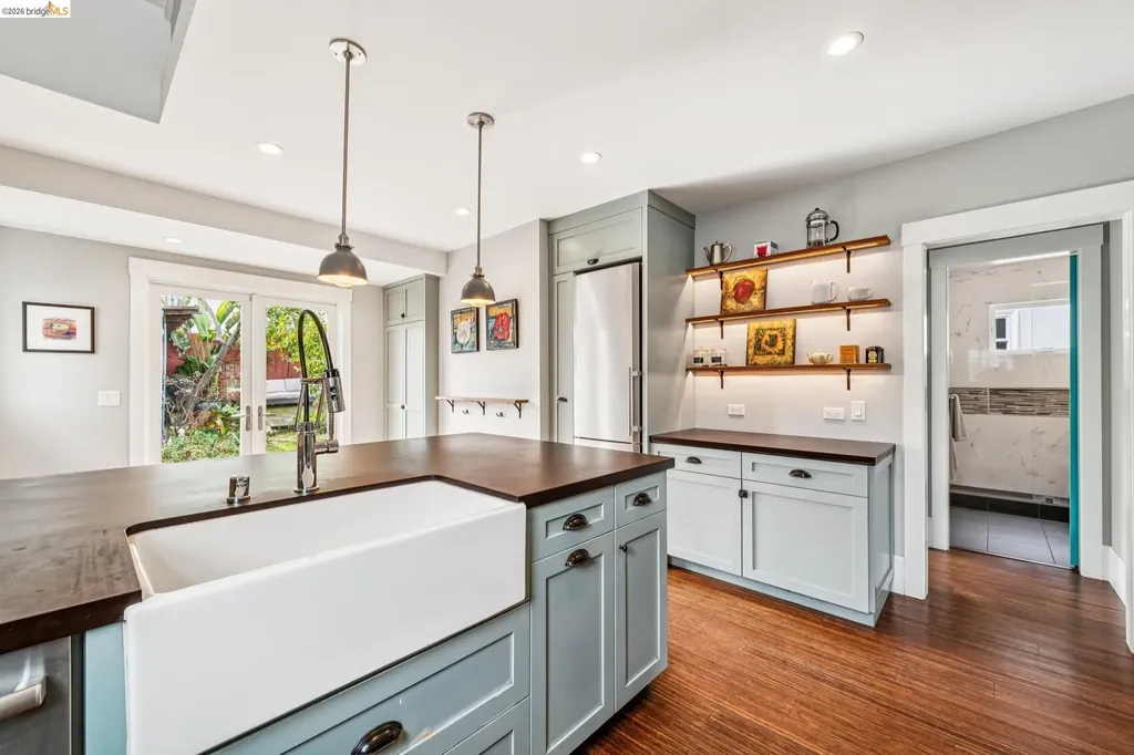 1066 Bayview Avenue Oakland CA 94610