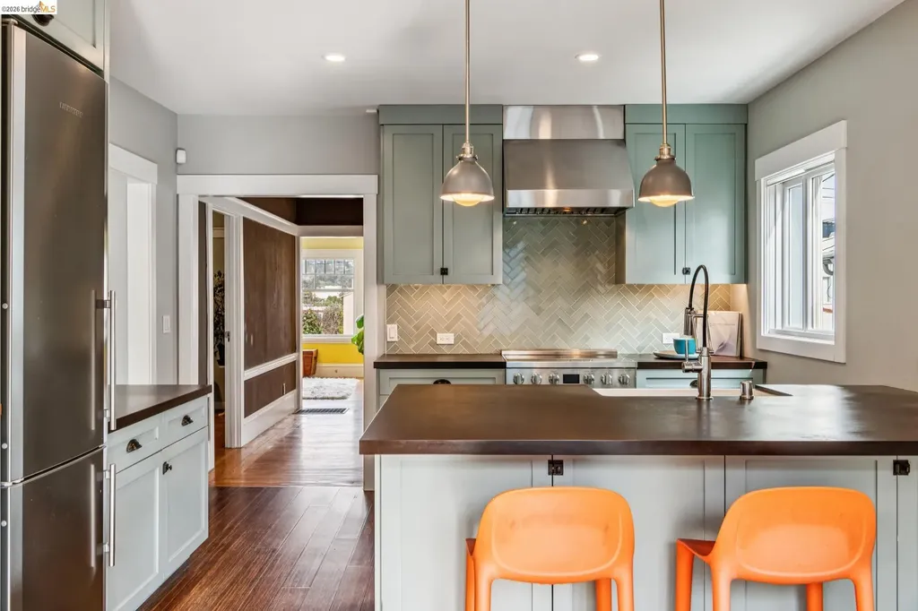 1066 Bayview Avenue Oakland CA 94610