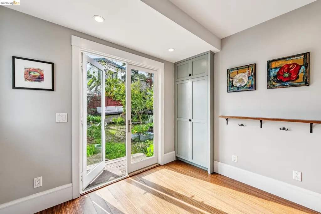 1066 Bayview Avenue Oakland CA 94610