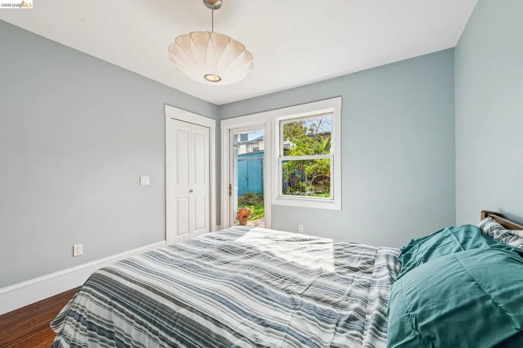 1066 Bayview Avenue Oakland CA 94610