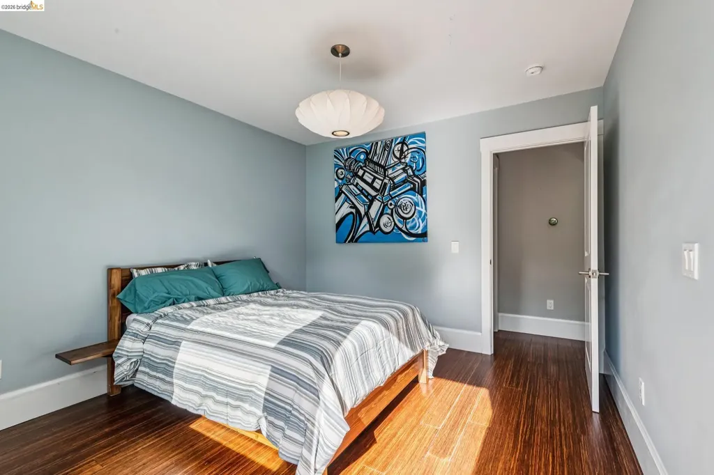 1066 Bayview Avenue Oakland CA 94610